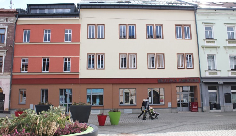 Sokolovská knihovna investovala milion do elektronického zabezpečení knih