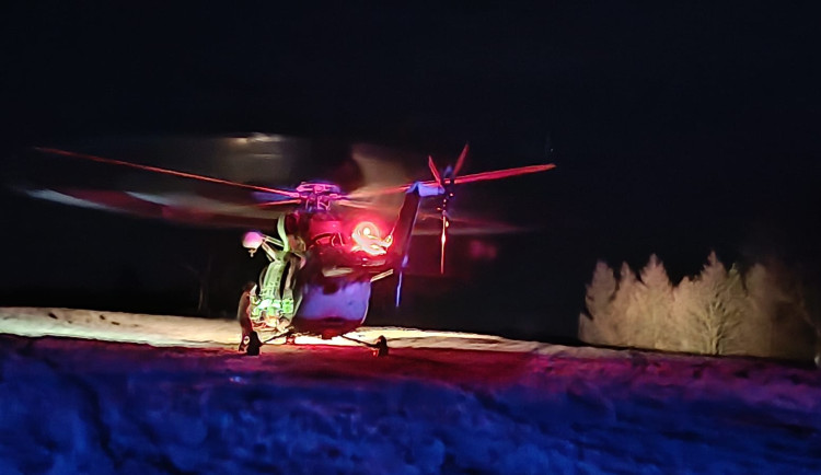 Nehoda osobního auta uzavřela nájezd na dálnici D5, dvě ženy jsou zraněné