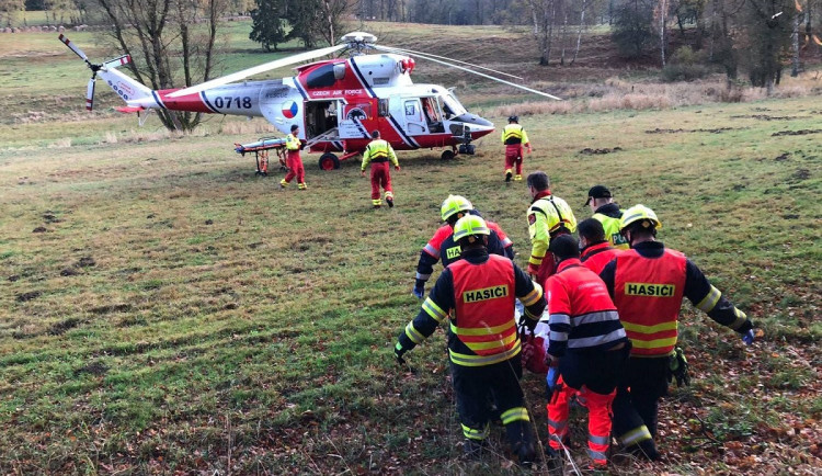 Dva muži se v garáži zřejmě otrávili oxidem uhelnatým, jeden z nich zemřel