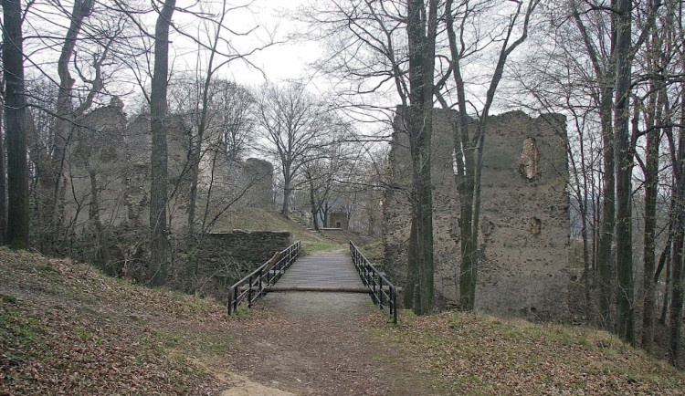 Hromada kamení byla kdysi mocnou pevností. Vikštejn byl zbořen a znovu postaven hned několikrát,