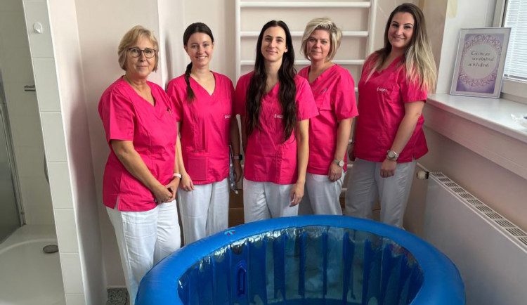 Porody do vody i v Přerově. Nemocnice pořídila speciální bazének