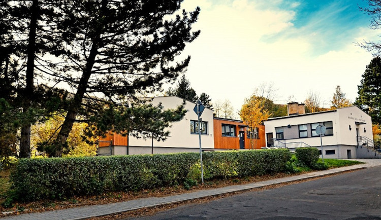 Kopřivnická školka se stěhovala kvůli zvýšeným koncentracím nebezpečné látky.