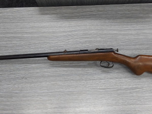 Perkusní revolver, jednoranová puška. V Moravskoslezském kraji začala zbraňové amnestie