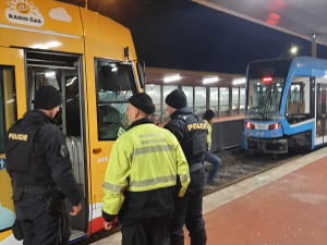 V Ostravě se srazily tramvaje, řidičku museli vyprostit hasiči. Zraněný je i jeden cestující