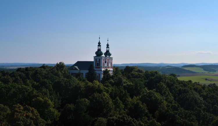 DRBNA HISTORIČKA: Mariánské Pole v Krnově. Kostel přežil požár, bombardování i řádění komunistů