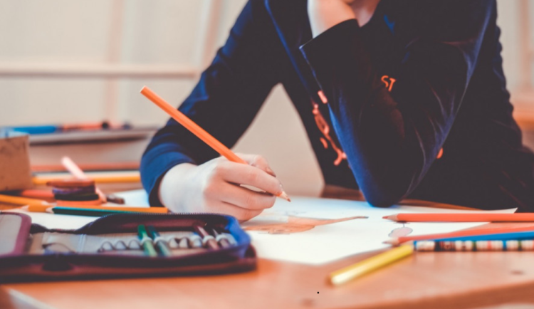 Pololetní vysvědčení není soud. Pro některé děti je ale zdrojem velkého stresu