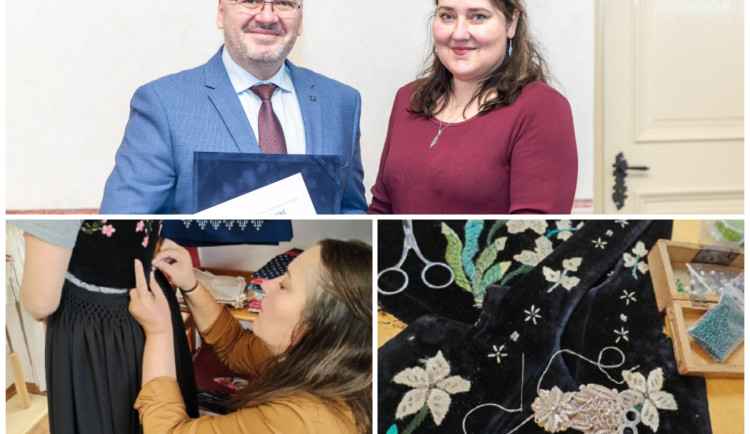 FOTO: Mistryní rukodělné výroby je žena, která vyrábí a renovuje těšínské kroje