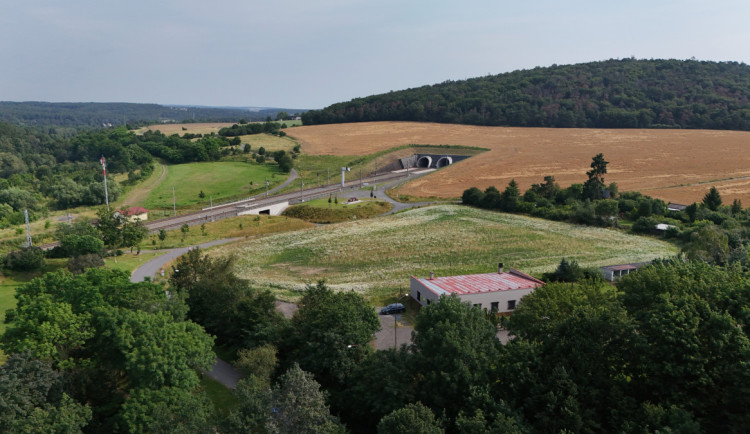 Zašlou slávu chce vrchu Chlum vrátit radnice Čtyřky. Zachová přírodní charakter