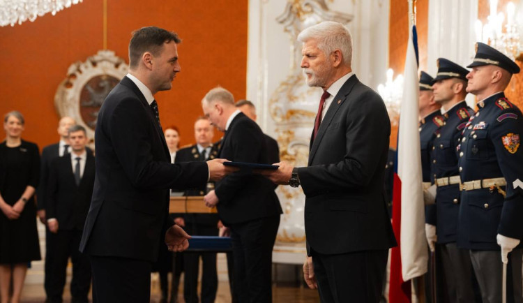 KOMENTÁŘ: Macinka jako Babišův dobrman, prezident se ocitl pod palbou