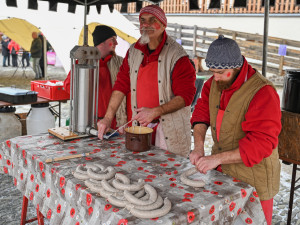 FOTO: Masopust na hradě. Nechyběla ani nefalšovaná zabíjačka
