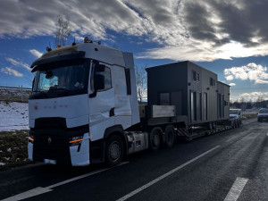 Řidič si na auto přidělal registrační značku z kartonu, dostal pokutu