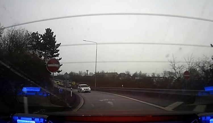 Měl jsem pivo jako vyprošťovák, přiznal se řidič. Za volant neusedne dva roky