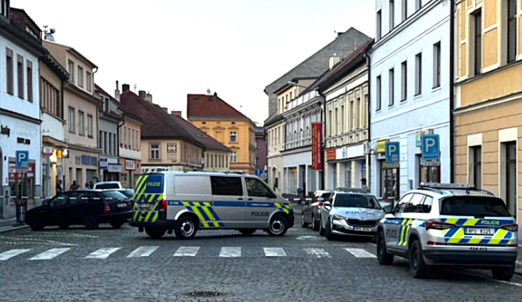 Popelář pobodal náhodně vybraného muže na ulici. Za pokus o vraždu dostal 17 let