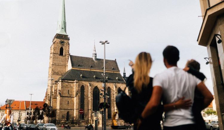 Loni přespalo v Plzeňském kraji 912 595 turistů. Cizinců přijelo nejvíce z Německa