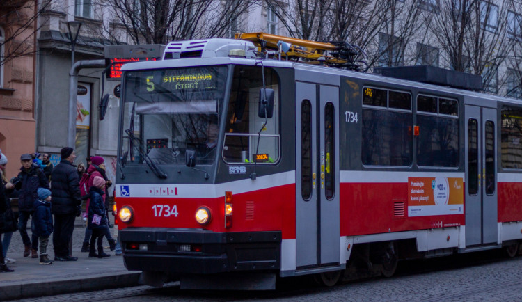 Brněnský dopravce bourá předsudky, náborovou kampaň zaměřil na padesátníky