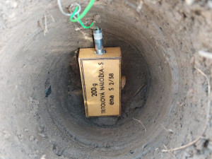 Dělníci narazili na nevybuchlou sovětskou leteckou pumu, pyrotechnik ji zneškodnil