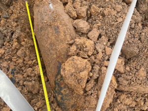 Dělníci narazili na nevybuchlou sovětskou leteckou pumu, pyrotechnik ji zneškodnil