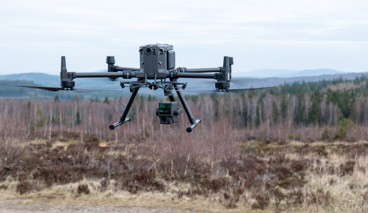 Chytré drony budou střežit Šumavu před lesními požáry. Oheň najdou, než se rozšíří