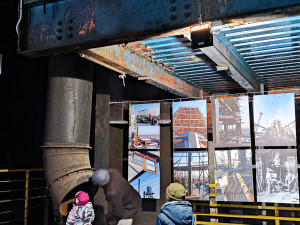 Eiffelovka v Ostravě? Výtah vás vyveze nad pece – a dole se mezitím protestuje