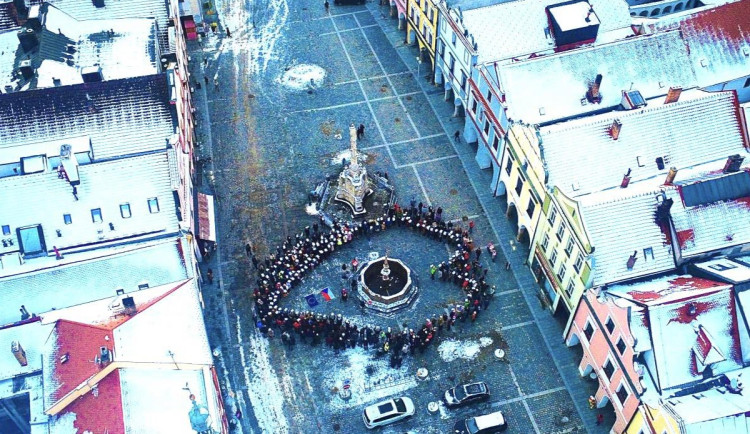 Velešín, Třeboň i Kvilda. Jihočeská města vyšla do ulic na podporu prezidenta