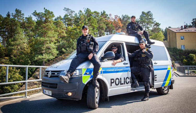 Policisté lákají na fyzické testy nanečisto, už zítra na hradeckém Háječku