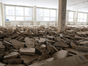 Voda ve výšce jednoho metru. Základní škola v Krnově zahájila rekonstrukci po povodni