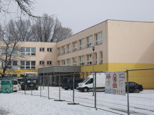 Voda ve výšce jednoho metru. Základní škola v Krnově zahájila rekonstrukci po povodni