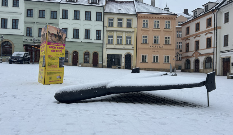 I Hradec Králové může být cíl, připomíná maketa dronu šáhid na Malém náměstí