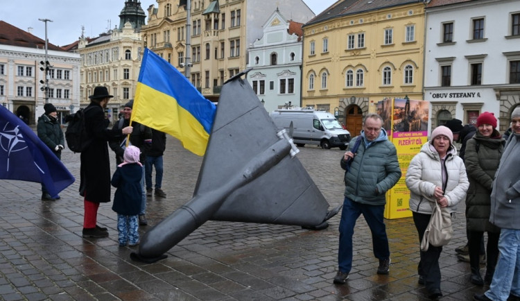 Češi i Ukrajinci vyjádřili na náměstí podporu napadené zemi. Přistál tam i smrtící dron