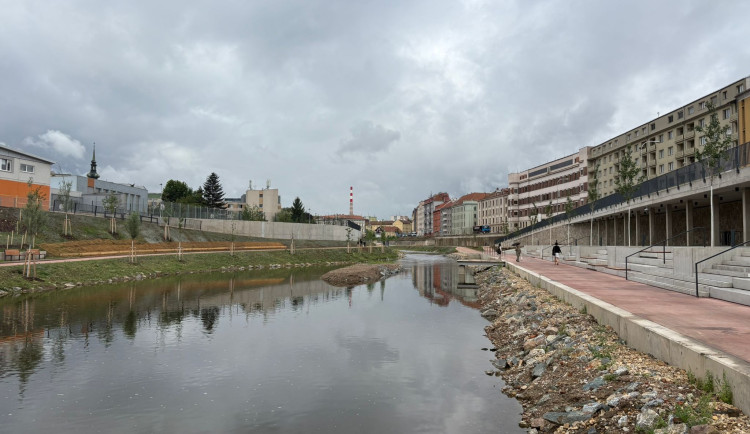 Hladiny toků na Moravě po deštích opět klesají, zvýšené průtoky zachytily nádrže