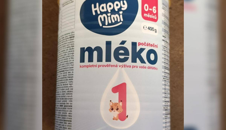 Potravináři objevili na pultech závadné kojenecké mléko. Prodávali ho v Tetě
