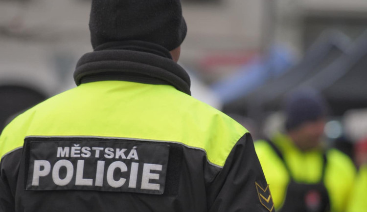 Noční můra každého učitele. Cestou na zimní stadion se v České Lípě ztratila školačka