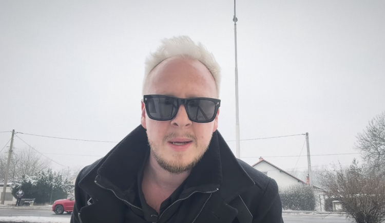 Snímek z citovaného videa