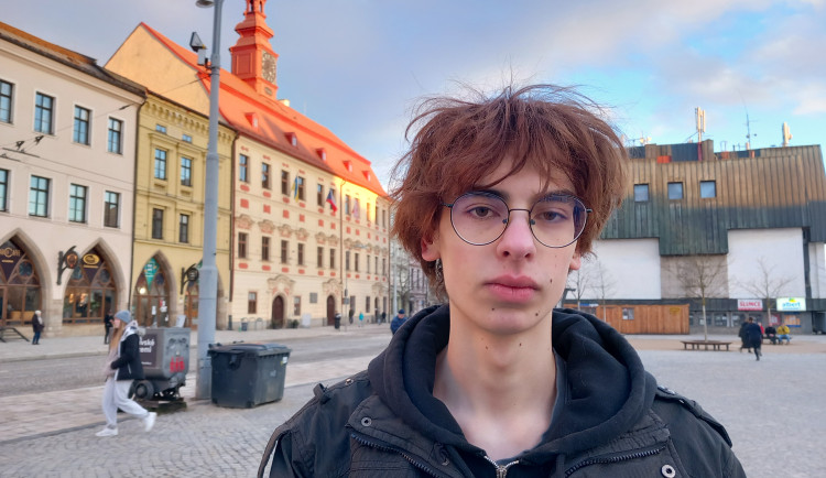 Pokud to bude potřeba, nebojím se svolat lidi, říká sedmnáctiletý Michael Hugo