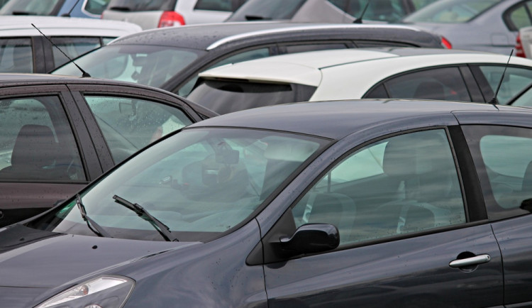 Cheb vymění parkovací automaty v centru, parkování na náměstí bude dražší