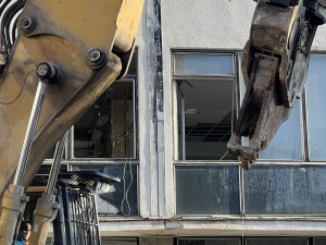 V Opavě dnes začala demolice chátrající Slezanky