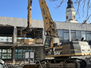 V Opavě dnes začala demolice chátrající Slezanky