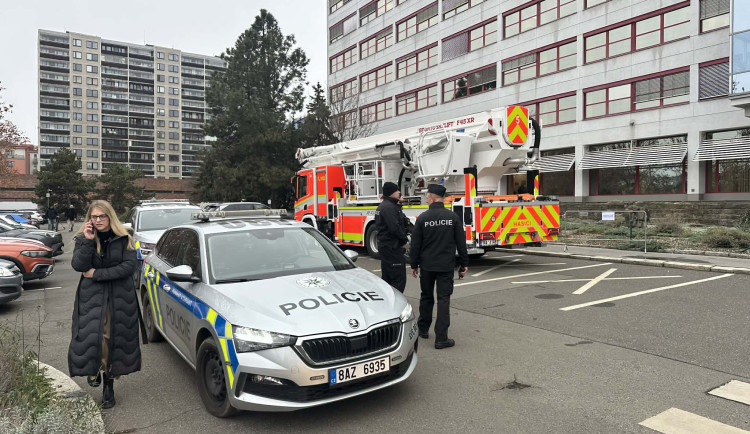 Z podezřelého balíčku je nakonec ptačí budka. Policisté ukončili zásah na Ministerstvu