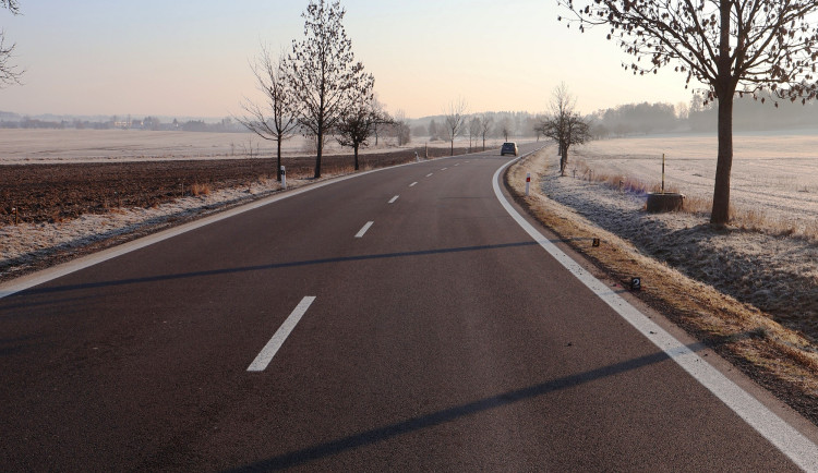 Řidič srazil cyklistu a pokračoval dál v jízdě. Policie teď hledá svědky nehody