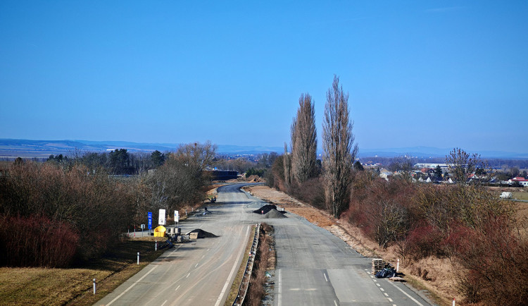 Rušnou trasu u Olomouce přetne uzavírka. Za Křelovem napojí opuštěný kus dálnice
