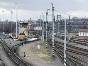 Bagry srovnaly se zemí staré stavědlo u bohumínského nádraží. Sloužilo přes 70 let