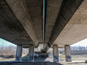 Ke Karolině povede od konce roku nový most, ten dosavadní půjde k zemi