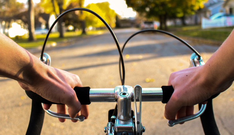 Oblíbená cyklostezka pod D1 v Brně bude od dubna průjezdná, cyklisty čekají semafory