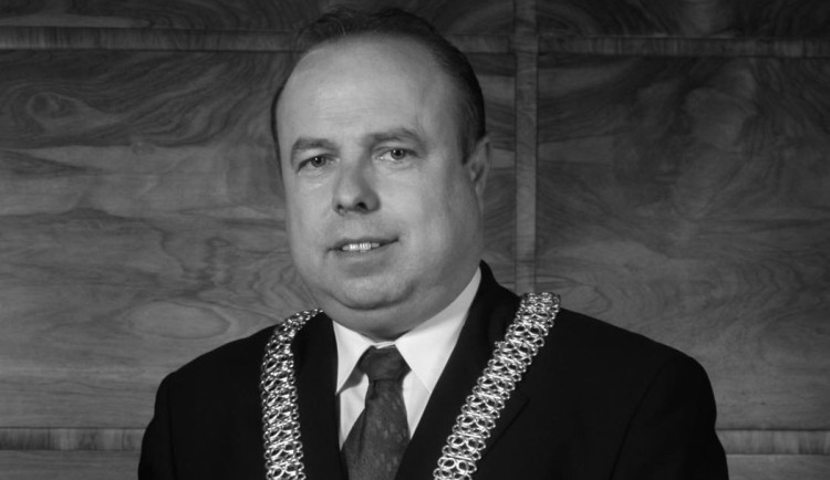 Zemřel bývalý ostravský primátor Zedník, kromě politiky se věnoval i technu