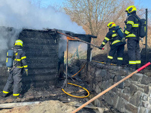 Požár v Orlové zničil zahradní domek. Škoda jde do statisíců