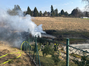 Požár v Orlové zničil zahradní domek. Škoda jde do statisíců