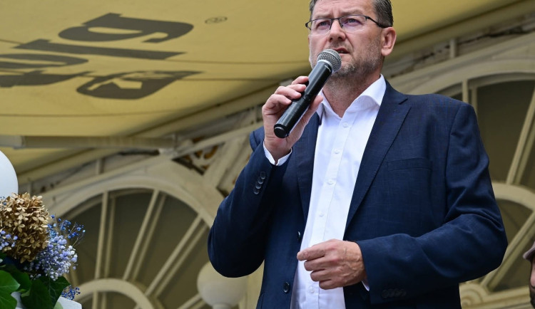 Primátor Karviné pod tlakem. Opozice žádá rezignaci, Wolf je nedostupný