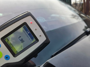 Řidička letěla stovkou v Opavě, policie jí na místě zabavila řidičák