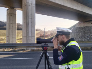 Řidička letěla stovkou v Opavě, policie jí na místě zabavila řidičák