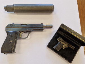 FOTO: Policisté v rámci zbraňové amnestie viděli 150 zbraní. Jaké byly největší rarity?